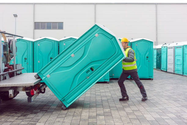 Best Porta potty delivery and setup  in East Aurora, NY